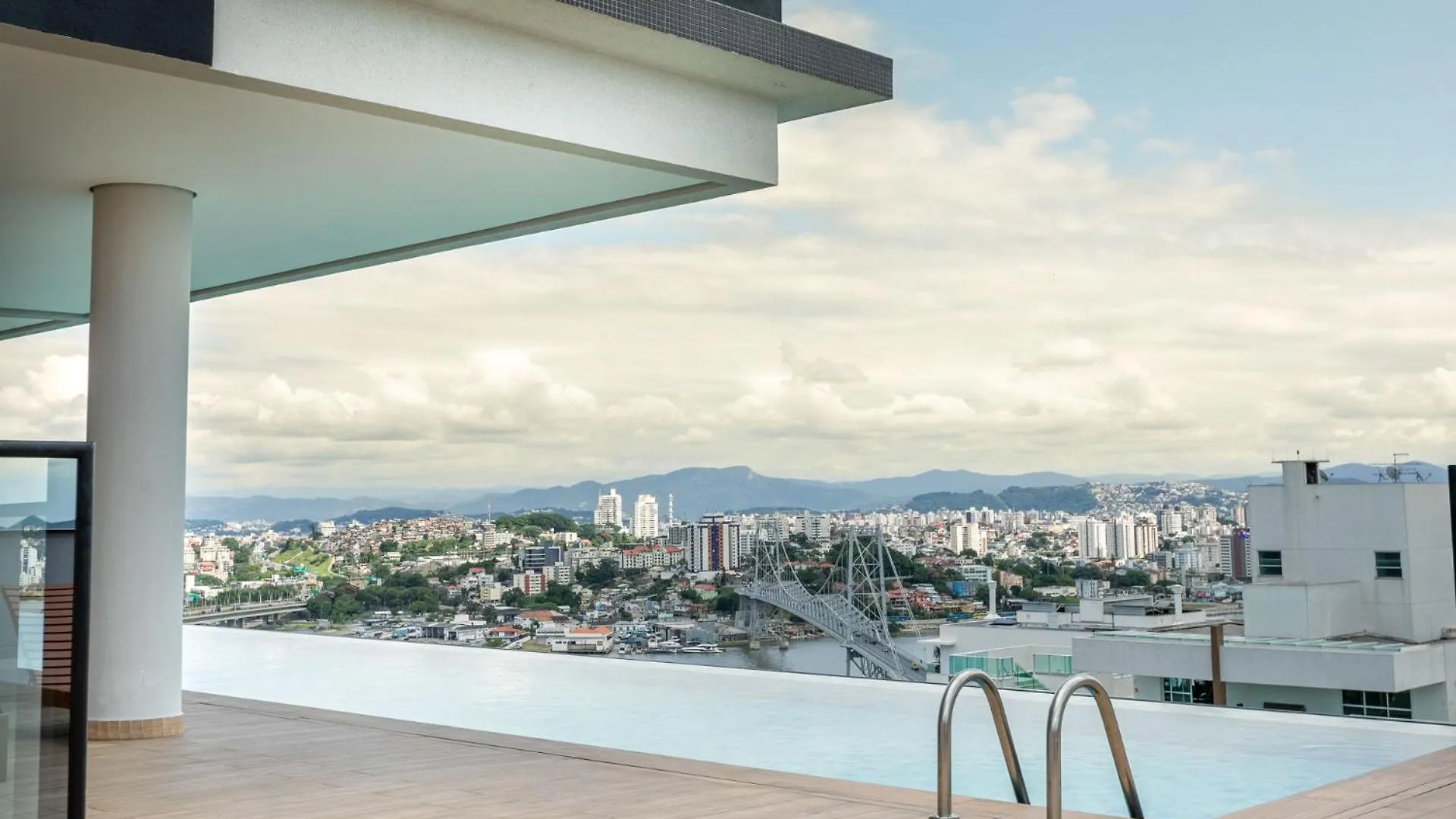 Loft Moderno C/ Vista Da Ponte Hercilio Fh8972 Florianópolis Appartement
