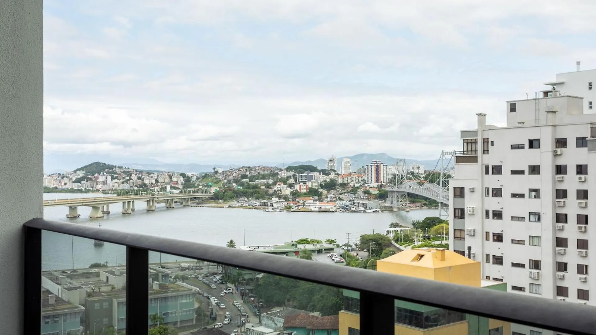 Loft Moderno C/ Vista Da Ponte Hercilio Fh8972 Florianópolis 0*,  Brazilië